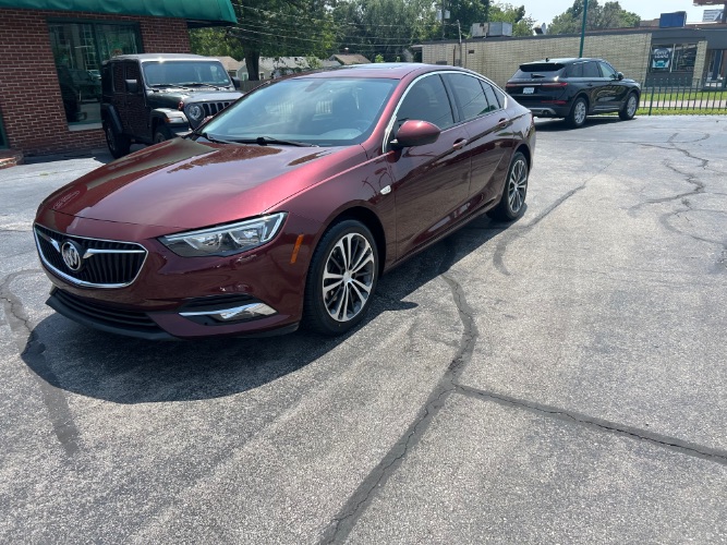 buick regal sportback 2018 W04GP6SX1J1110844 image buick regal sportback 2018 W04GP6SX1J1110844 image
